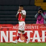 Wilson Morelo del Santa Fe celebra después de anotar el primer gol de su equipo durante partido entre Independiente Santa Fe y Águilas Doradas Rionegro por la fecha 2 como parte de la Liga BetPlay DIMAYOR I 2022 jugado en el estadio Nemesio Camacho El Campín de la ciudad de Bogotá. Foto: VizzorImage / Samuel Norato / Cont
