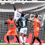 Envigado y Deportivo Cali durante el encuentro. por la fecha 5 como parte de la Liga BetPlay DIMAYOR I 2022 jugado en el estadio Polideportivo Sur de Envigado. Foto: VizzorImage / Luis Benavides/ Contribuidor