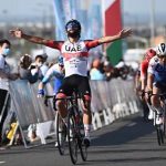 Fernando Gaviria se estrenó con victoria y liderato en el Tour de Omán