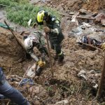 Rescatan victima del deslizamiento en Pereira