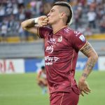 Michael Rangel del Tolima celebra después de anotar el tercer gol de su equipo partido entre Deportes Tolima e Independiente Santa Fe por la fecha 7 como parte de la Liga BetPlay DIMAYOR I 2022 jugado en el estadio Manuel Murillo Toro de la ciudad de Ibagué. Foto: VizzorImage / Joan Orjuela / Cont