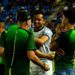 Jugadores de Atlético Bucaramanga celebran el gol anotado al Unión Magdalena durante partido entre Unión Magdalena y Atlético Bucaramanga de la fecha 7 por la Liga BetPlay DIMAYOR I 2022, en el estadio Sierra Nevada de la ciudad de Santa Marta. Foto: VizzorImage / Gustavo Pacheco / Cont.