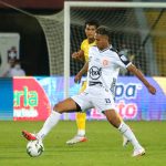 Diego Moreno del Envigado durante partido entre el Atlético Bucaramanga y Envigado por la fecha 8 como parte de la Liga BetPlay DIMAYOR I 2022 jugado en el estadio Alfonso López de Bucaramanga . Foto: VizzorImage / Jaime Moreno / Contribuidor