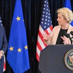 El presidente estadounidense, Joe Biden, en una conferencia de prensa conjunta con la presidenta de la Comisión de Europea, Ursula von der Leyen, el 25 de marzo en Bruselas. Foto Comisión Europea   