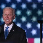 El presidente de los Estados Unidos, Joe Biden, pronuncia un discurso en el Patio del Castillo Real durante su visita a Varsovia, Polonia, el 26 de marzo de 2022. (Stringer - Agencia Anadolu)