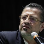 El presidente electo de Costa Rica, Rodrigo Chaves, habla durante una rueda de prensa hoy el Hotel Radisson, en San José Costa Rica. EFE/ Bienvenido Velasco