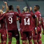 Anderson Plata del Tolima celebra con sus compañeros después el segundo gol de su equipo durante partido por la fecha 12 de la Liga BetPlay DIMAYOR I 2022 entre Once Caldas y Deportes Tolima jugado en el estadio Palogrande de la ciudad de Manizalez. Foto: VizzorImage / John Jairo Bonilla / Cont