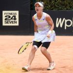Laura Pigossi 🇧🇷 se impone ante la campeona defensora Camila Osorio 🇨🇴 por 7-5, 7-6(2) para lograr en la Copa Colsanitas su primera final a nivel WTA-