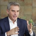 El ministro de Ambiente, Carlos Eduardo Correa, asegura que "Colombia no es un país peligroso para defender la naturaleza", aunque sigue a la cabeza de la triste lista de líderes ambientales asesinados, mientras que se muestra "feliz" por el trabajo realizado a pocos meses de entregar el cargo. EFE/ Carlos Ortega