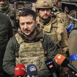 El presidente de Ucrania, Volodímir Zelenski (centro). (Metin Aktas - Agencia Anadolu)