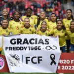 En un sentido homenaje, las jugadoras tuvieron una cinta negra en su uniforme en memoria de Freddy Eusebio Rincón quien falleció la noche anterior