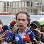 Federico Gutiérrez, candidato presidencial de la coalición Equipo por Colombia, se pronunció este lunes sobre el escándalo que salpica a la campaña presidencial de su contrincante, el candidato de izquierda Gustavo Petro, luego de las presuntas reuniones que sostuvo su hermano en la cárcel La Picota con varios condenados por corrupción. EFE/ Carlos Ortega