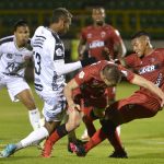 Patriotas Boyacá y Envigado durante el encuentro. por la fecha 16 como parte de la Liga BetPlay DIMAYOR I 2022 jugado en el estadio La Independencia de Tunja. Foto: VizzorImage / Macgiver Barón/ Contribuidor