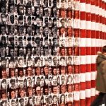 Mural recordando a los migrantes en Ellis Island. Fuente: Gerson Galang (Flickr)