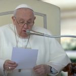 El papa Francisco invitó hoy a los miembros de la pastoral hispana de Estados Unidos a trabajar por la paz en este "tiempo absurdo" de guerra tras la pandemia, en un mensaje enviado por el VI Congreso Nacional católico en Washington.