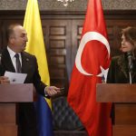 El canciller turco Mevlut Cavusoglu habla hoy con su similar colombiana, la vicepresidenta Marta Lucía Ramírez, durante una conferencia de prensa en Bogotá (Colombia). EFE/ Mauricio Dueñas Castañeda