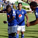 Andres Gomez de Millonarios celebra después el primer gol de su equipo durante partido entre Patriotas Boyacá F.C. y Millonarios F.C. por la fecha 18 de la Liga BetPlay DIMAYOR I 2022 jugado en el estadio La Independencia de la ciudad de Tunja. Foto: VizzorImage / Edward Leguizamon / Cont