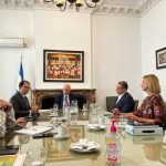 El Fiscal General de la Nación, Francisco Barbosa Delgado, se reunió con el Procurador General de Argentina, Eduardo Casal, para fortalecer la cooperación judicial contra el narcotráfico, el tráfico de migrantes, y la lucha contra el crimen transnacional en la región.
