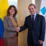 La vicepresidencia de Colombia que muestra a la vicepresidente y canciller de Colombia, Marta Lucía Ramírez , junto al Secretario General Iberoamericano Andrés Allamand durante una reunión en Bogotá.. EFE/ Vicepresidencia De Colombia