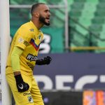 Humberto Acevedo arquero del Cali en acción durante el partido entre Deportivo Cali e Independiente Santa Fe por la fecha 19 como parte de la Liga BetPlay DIMAYOR I 2022 jugado en el estadio Deportivo Cali de la ciudad de Palmira. Foto: VizzorImage / Gabriel Aponte / Staff