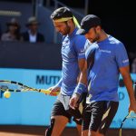 Los tenistas colombianos Juan-Sebastián Cabal y Robert Farah, durante la final de dobles del Mutua Madrid Open contra el tenista de Países Bajos Wesley Koolhof y el británico Neal Skupski, que se celebra hoy sábado en las instalaciones de la Caja Mágica, en Madrid. EFE / Juanjo Martín