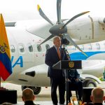 El presidente, Iván Duque durante la celebración del 60 aniversario de la aerolínea estatal Satena, en Bogotá (Colombia). La aerolínea colombiana Servicio Aéreo de los Territorios Nacionales (Satena) incorporará a su flota dos aviones ATR 72, anunció el Gobierno. EFE/ Presidencia de Colombia