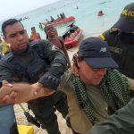 El periodista Luis Ángel fue detenido por agentes de la Policía en la subestación de Playablanca en Barú, Cartagena cuando hacía reportería sobre el asesinato del fiscal paraguayo Marcelo Pecci.