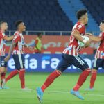 Jugadores del Junior celebran después de anotar el segundo gol durante el partido por la fecha 20 como parte de la Liga BetPlay DIMAYOR I 2022 entre Atlético Junior y Jaguares de Córdoba F.C jugado en el estadio Metropolitano Roberto Meléndez de la ciudad de Barranquilla. Foto: VizzorImage / Jairo Cassiani / Cont.