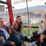 Desde el Portal de El Tunal hasta El Paraíso, el candidato compartió una en las cabinas de Transmicable con varias mujeres madres cabeza de Familia