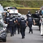 El número de menores fallecidos este martes en un tiroteo en un colegio de primaria de la localidad de Uvalde (Texas, Estados Unidos) subió a 18