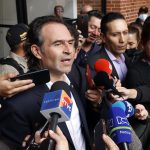El candidato de derechas a la Presidencia de Colombia Federico Gutiérrez se mostró este miércoles "muy preocupado" por la falta de una auditoría externa internacional en las elecciones convocadas este domingo, tras las irregularidades denunciadas en las pasadas legislativas de marzo. EFE/ Mauricio Dueñas Castañeda