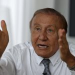 Rodolfo Hernández acude a las urnas el domingo confiado en que será el presidente de Colombia gracias a "no ponerse disfraz" para dirigirse a los ciudadanos, con un discurso por el que se le acusa de populismo pero que le ha encumbrado en las últimas semanas y al que responde orgulloso: "Si es populista no robar, sí soy populista y me tiene sin cuidado". EFE/ Mauricio Dueñas Castañeda
