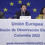 (De izq. a der.) El jefe adjunto de la MOE-UE en Colombia, José Antonio de Gabriel, el jefe de la Misión de Observación Electoral de la Unión Europea, Javi López, y la jefa de la Delegación del Parlamento Europeo, Izaskun Bilbao, ofrecen hoy un balance sobre las elecciones presidenciales, en Bogotá (Colombia). EFE/Carlos Ortega
