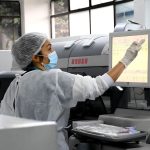 Doctora-Nubia-Veral-líder-de-laboratorio-de-la-Subred-CenLaboratorio-Clínico-Santa-Clara-para-el-procesamiento-de-pruebas-de-diagnóstico-del-Covid-–-19-1