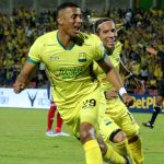 Jugadores de Atletico Bucaramanga celebran el gol anotado a Atletico Junior durante partido de la fecha 2 de los cuadangulares semifinales entre Atletico Bucaramanga y Atletico Junior por la Liga BetPlay DIMAYOR I 2022 en el estadio Alfonso Lopez de la ciudad de Bucaramanga. Foto: VizzorImage / Jaime Moreno / Cont.