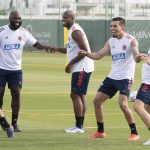 Los jugadores de la selección colombiana Rafael Santos Borré (d), Muñoz (2-d), Díaz (c) y Balanta (i) participan en un entrenamiento en Torre Pacheco, Murcia, antes de disputar el amistoso frente a la selección de Arabia Saudí el próximo domingo en el estadio Enrique Roca de Murcia. EFE/Marcial Guillén