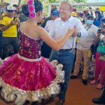 Rodolfo Hernández en el Vichada bailando Joropo