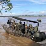 La búsqueda del indigenista Bruno Araújo Pereira, empleado de la FUNAI, y del periodista británico Dom Phillips, colaborador del diario The Guardian, comenzó este lunes, en la región de Vale do Javari, en Atalaia do Norte y continúa ininterrumpidamente por tierra y río, empleando combatientes de selva de la 16ª Brigada de Infantería de Selva. EFE/ Comando Militar De La Amazonía