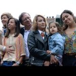 Gustavo Petro con su Esposa y sus hijos
