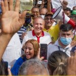 Rodolfo Hernández con sus seguidores