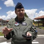 El comandante del Comando Aéreo de Combate N. 5 (CACOM 5), General Fernando Correa Duque, habla durante una entrevista con Efe el 16 de junio de 2022, en el municipio de Rionegro, Antioquia (Colombia). EFE/ Luis Eduardo Noriega A.