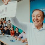 El candidato presidencial Rodolfo Hernández votó este domingo a primera hora en Bucaramanga
