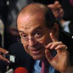 El presidente electo de Colombia, Gustavo Petro, designó este sábado al exnegociador de paz Álvaro Leyva Durán como nuevo canciller, el primer miembro de su gabinete que anuncia desde que ganó las elecciones del pasado domingo. Leyva Durán, de 79 años, es un político conservador que ha participado en varios procesos de paz que se han llevado a cabo en el país en los últimos 40 años. También fue ministro de Minas y Energía entre 1984 y 1985, durante el gobierno del presidente Belisario Betancur. EFE/ Rafa Salafranca ARCHIVO