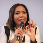 La embajadora de Colombia en Uruguay, Carmen Inés Vásquez, interviene hoy durante un evento en su sede diplomática en Montevideo (Uruguay). Danza, música, cine, literatura y baile integran la programación de la primera semana internacional de la institución cultural más importante de Uruguay, que se celebrará entre el 19 y el 24 de julio y que en esta edición tendrá a Colombia como protagonista. EFE/Raúl Martínez