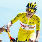 El esloveno Tadej Pogacar se quedó con la victoria en la séptima etapa del Tour de Francia, sumando su segundo triunfo consecutivo y ampliando su diferencia como líder de la clasificación general del carrera. A.S.O./Charly Lopez