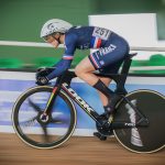 La francesa Mathilde Gross quien colocó un tiempo de 10 segundos 556 milésimas batiendo el record de la pista de Cali, impuesta por la colombiana Martha Bayona (10 segundos 574 milésimas), el pasado 02 de julio, en los Juegos Bolivarianos 2022.