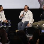 Los colombianos Harry Sasson y Juan Felipe Camacho y el español Xanty Elías coincidieron que la "fuerza social" de la gastronomía es importante para crear cambios no solo en los consumidores sino también en la cadena de producción de su sector. EFE/ Carlos Ortega