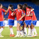 Yenny Acuña (7) de Chile celebra un gol ante Ecuador hoy, en un partido del grupo A de la Copa América Femenina en el estadio Pascual Guerrero en Cali 