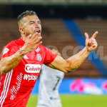 Andrés Cadavid, quien sacudió potente para vencer al arquero Hurtado, quien alcanzó a tocar el balón, pero no evitó la anotación del 'poderoso'. 1-0 parcial sobre 65 minutos. Foto DIMAYOR