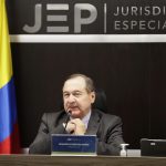 El presidente de la Jurisdicción Especial para la Paz (JEP), magistrado Eduardo Cifuentes en rueda de prensa, anunció este viernes que abrirá un nuevo macrocaso que investigará e imputará a los responsables de casos de violencia sexual y otros crímenes de género en el marco del conflicto armado colombiano. EFE/ Carlos Ortega
